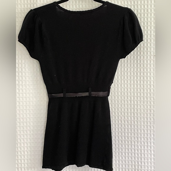 Sele V-Neck Sweater Top with Belt. Tag has been removed. Size Small - Picture 3 of 4